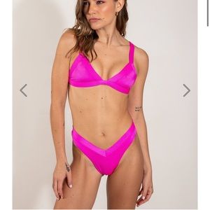 ONEONESWIMWEAR Bikini, medium top, small bottom, color isn’t sold anymore!!